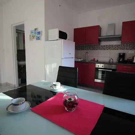 Luka Apartman